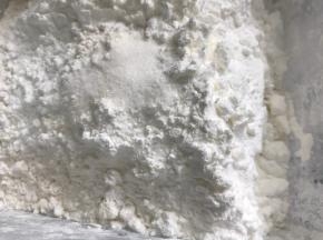 把盐、玉米淀粉和面粉混合均匀