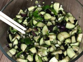 搅拌均匀，腌制一会