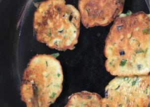 煎至两面金黄即可