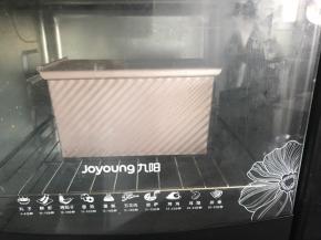 放入预热好的烤箱底层，180度烤35分钟