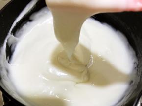 煮至冒小泡越来越浓稠时关火