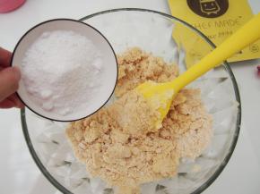 加入糖粉，混合均匀