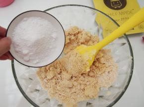 加入糖粉，混合均匀