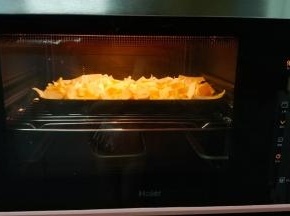 放入海尔嫩烤箱，选择蒸汽功能100度15分钟