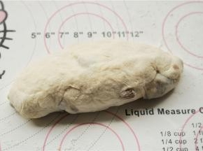 从上到下卷起来，整理成为橄榄形状，一个胚子就做好了，超级简单，新手也完全可以。