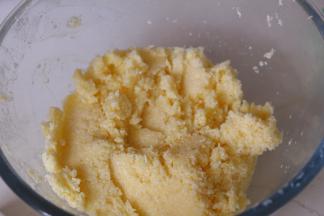 搅拌均匀，盖上保鲜膜冷藏备用