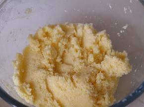 搅拌均匀，盖上保鲜膜冷藏备用