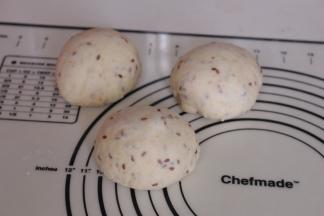 等分三份，揉圆松弛15分钟