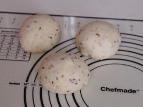 等分三份，揉圆松弛15分钟