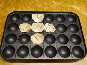 这样蒸出来更好看，而且多出的皮也不会干