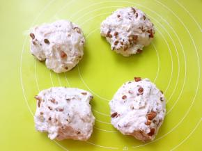 之后将面团均分成4等份