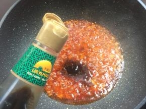 两勺蒸鱼豉油。