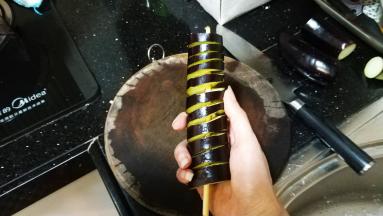 慢慢向下拉