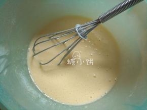 搅拌至无干粉无结块粉粒的均匀面糊
（如果要放香草精的话这一步之后再加香草精搅匀，我没放）
