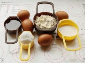 先准确称量好材料。我喜欢做好充足的准备，这样待会操作的时候才不会手忙脚乱。