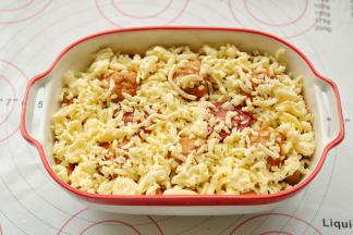 最后撒上多多的芝士。