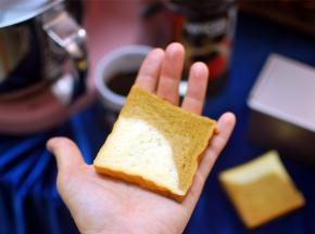 巴掌大的吐司片，萌萌哒。