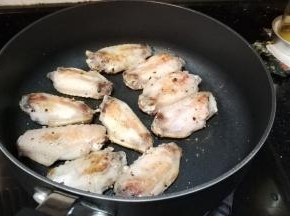 鸡油煎得滋滋响