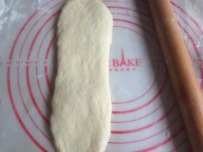 将面团擀长一些