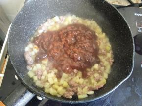 然后加入豆瓣酱。