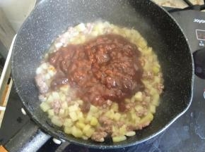 然后加入豆瓣酱。