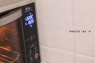 提前预热烤箱。