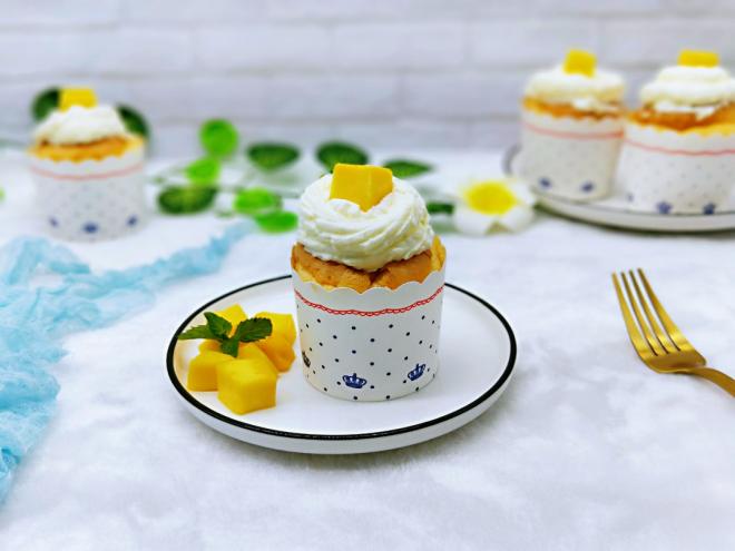 芒果奶油杯子蛋糕