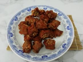 取出将鸭脖换另一个盘子，在放入高火叮四分钟。总共三个四分钟