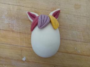 刷一点水粘到独角兽的头部上方