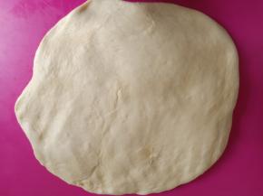 取出用擀面杖排气。