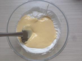 倒回剩余的蛋白霜里