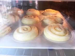 烤箱预热180度烤23分钟，表面上色即可