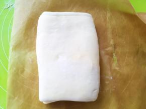 之后包裹上油纸，冰箱冷藏20分钟