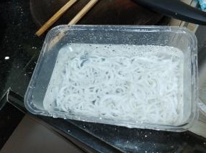 银鱼150g浸泡洗净备用