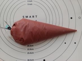 装进裱花袋，放入冰箱冷藏30分钟以上（放一宿更好）