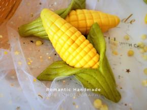 在蒸锅里醒发15分钟，冷水上锅，锅开后十至十五分钟即可。