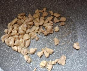 炒熟变色即可盛出。