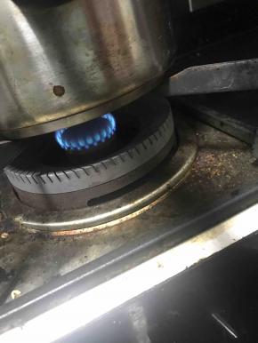 接着小火加热，过程中要不断的搅拌，不然会煮成蛋花哦！