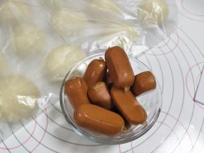 准备好香肠。