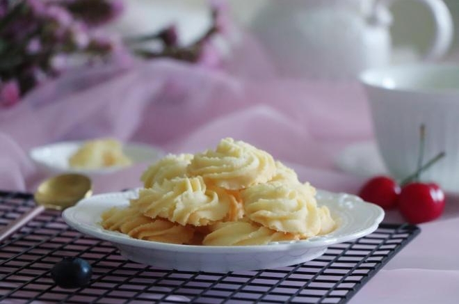 美味淡奶油曲奇 奶香浓郁