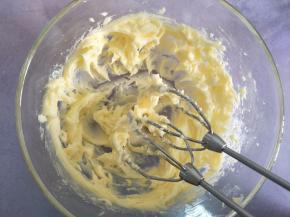 打发到蓬松切类似羽毛状的时候，就可以了。