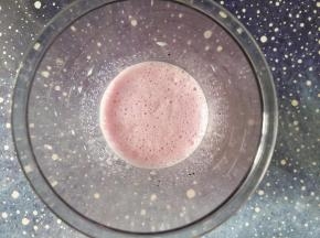 得到火龙果奶液。