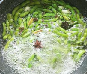 大火煮10分钟，然后关火焖30分钟。