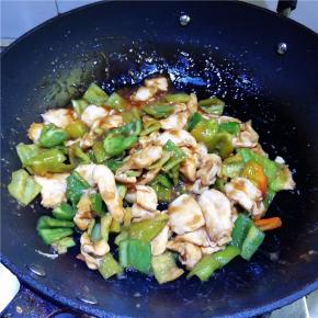 炒至断生即可出锅。