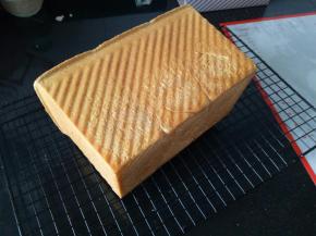 出炉立刻脱模侧倒晾凉