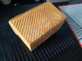 出炉立刻脱模侧倒晾凉