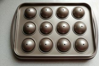 再盖上盖子，放入预热好的烤箱中层上下火150度烤约20分钟。