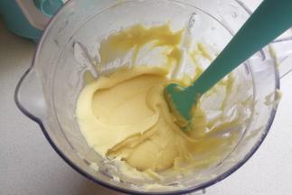 打好的绿豆泥非常的细腻。