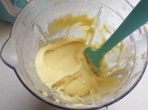 打好的绿豆泥非常的细腻。