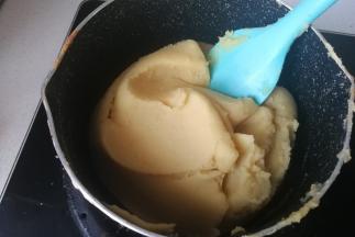 一直要炒到这种能抱团的状态，然后关火晾至温凉。